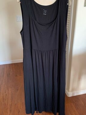 Black Sleeveless 1X Maxi Dress -with side pockets